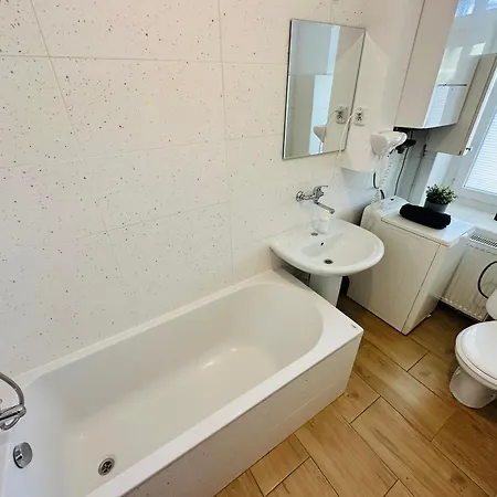 Nw Pokoje 10 Minut Pieszo Do Centrum Hostal Sopot